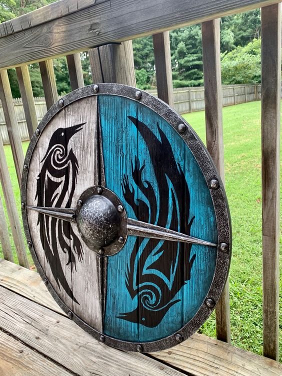 hambort™-Eivor Valhalla Raven Battle Damaged Viking Wooden Shield 30CM