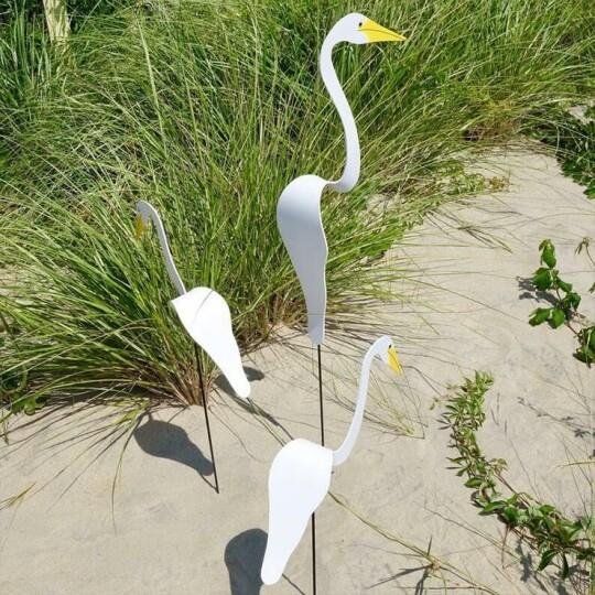 hambort™- A whimsical and dynamic bird that spins with the slight garden breeze