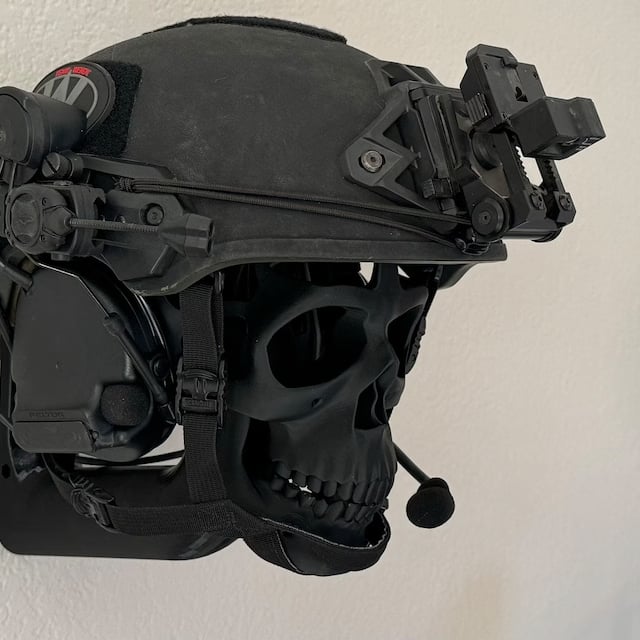 hambort™-3D Skull Helmet Display Package