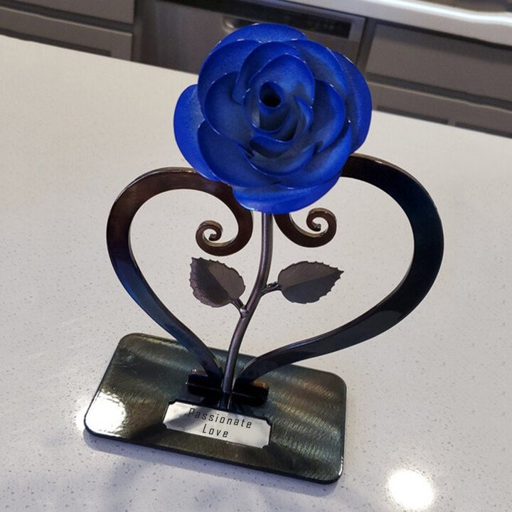 hambort™-Iron Red Metal Rose with Heart-Shaped Stand.