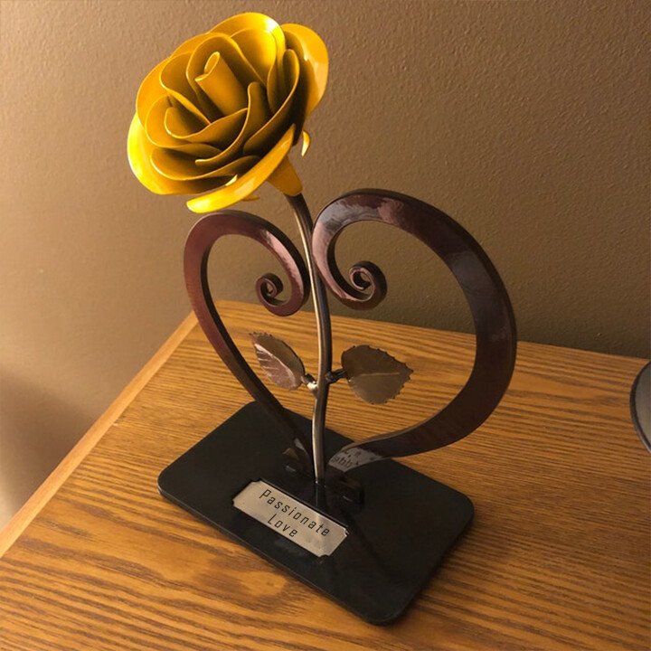 hambort™-Iron Red Metal Rose with Heart-Shaped Stand.