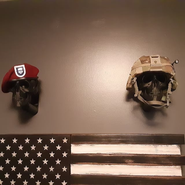 hambort™-3D Skull Helmet Display Package